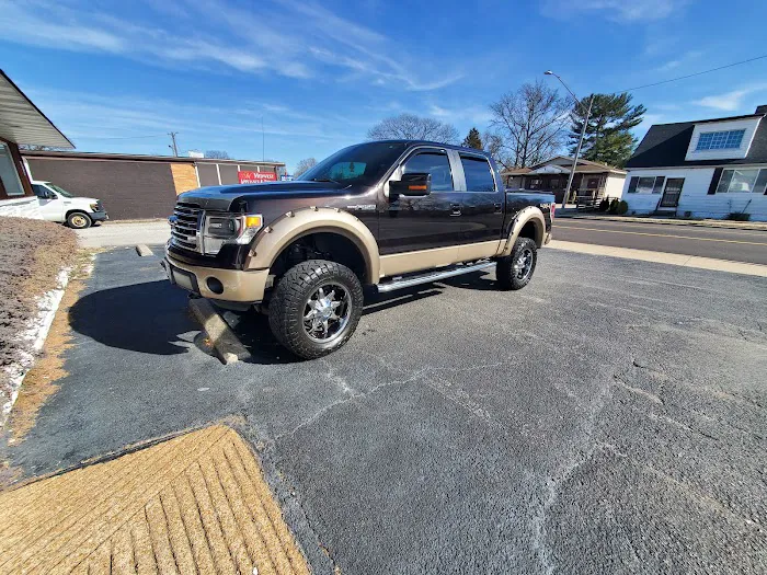 Clean Machine Full Service Car Wash Picture 4