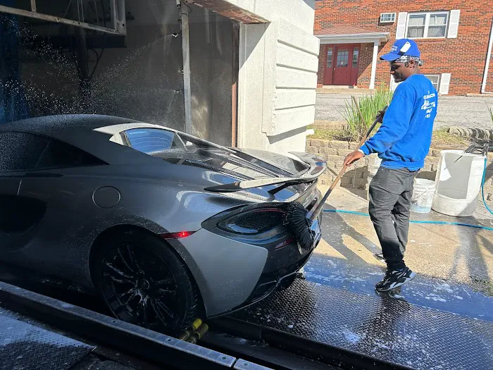 Clean Machine Full Service Car Wash Picture 9