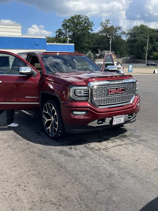 Clean Machine Full Service Car Wash Picture 8