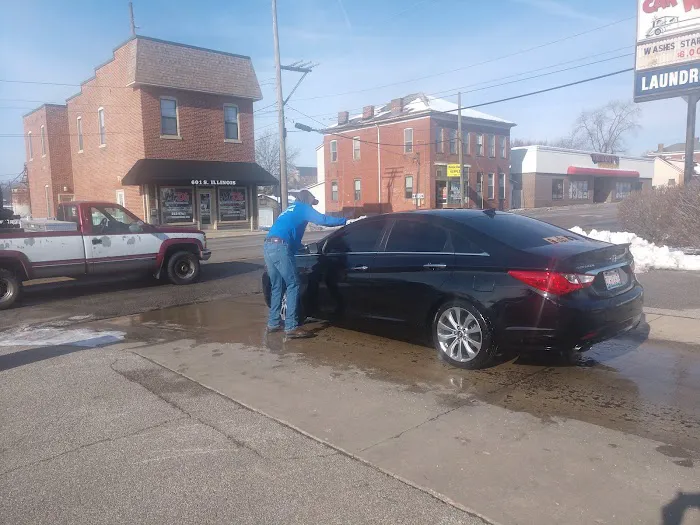 Clean Machine Full Service Car Wash Picture 7