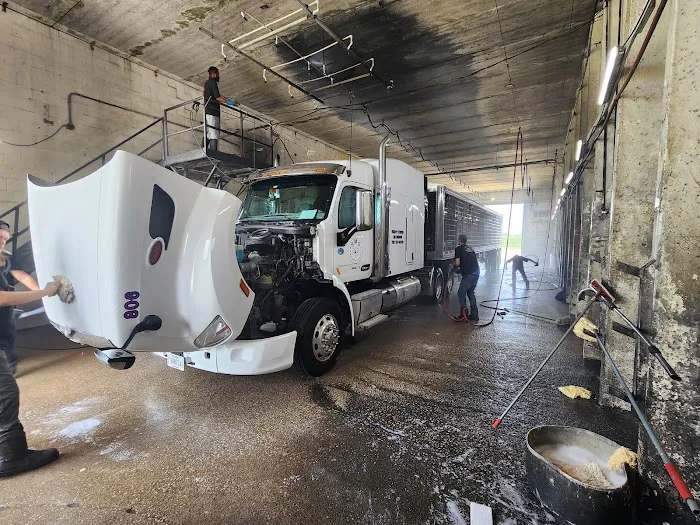 Quality Truck Washes - Troy, IL Picture 1