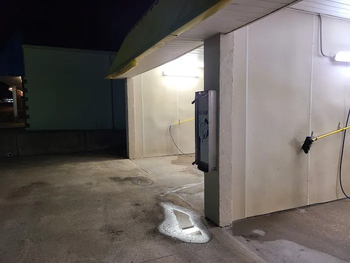 Ultra Clean Car Wash Picture 4