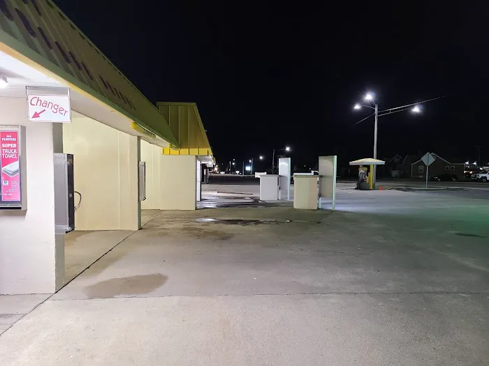 Ultra Clean Car Wash Picture 2