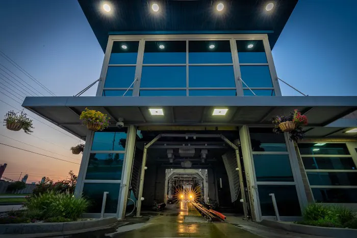 Eclipse Car Wash Picture 5