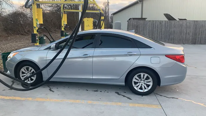 Gorilla Express Auto Wash - Godfrey Picture 7