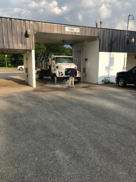 Royal Car Wash Picture 4