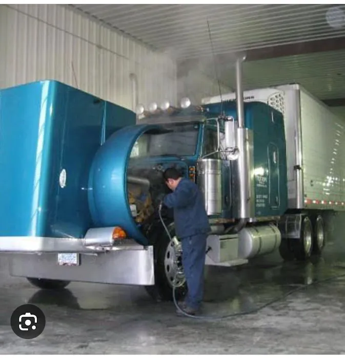 Shelton's Truck Wash Picture 1