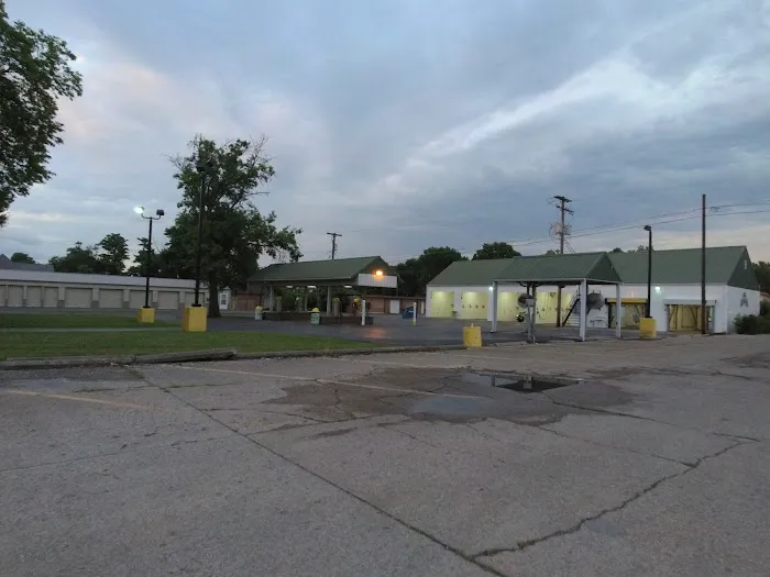 Wash And Go Car Wash Picture 4