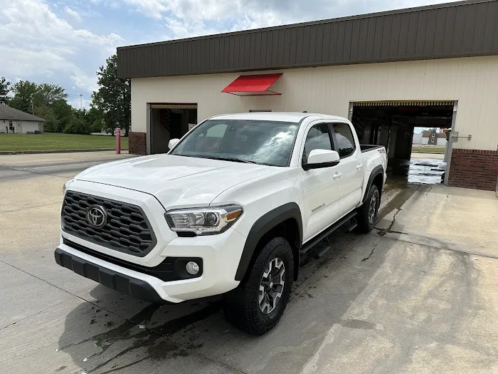 Rapid Roy's Car Wash Picture 3