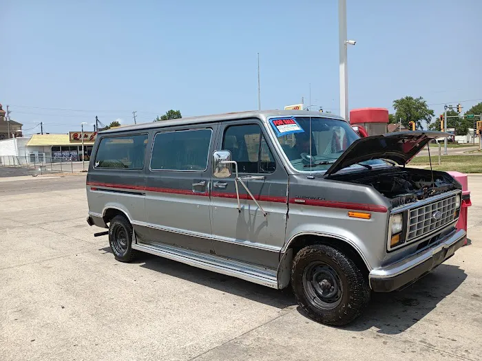 Squeaky Clean Car Wash Picture 1