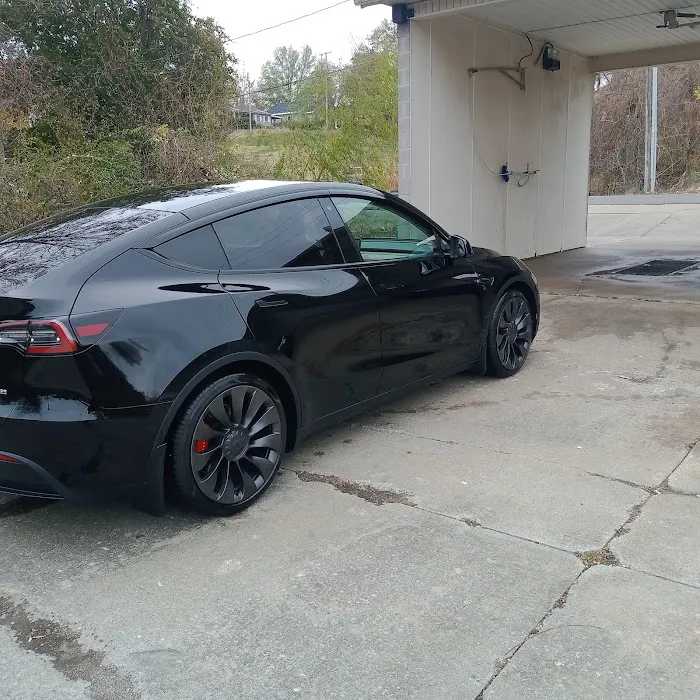 Vivid Car Wash Picture 2