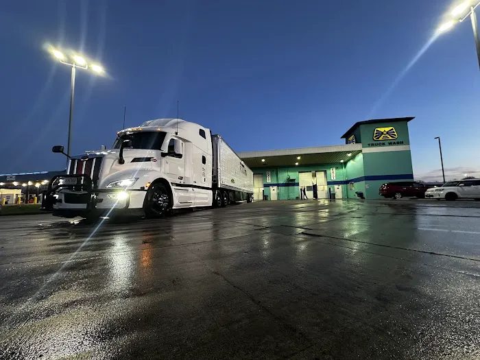 Blue Beacon Truck Wash of Effingham West, IL Picture 1