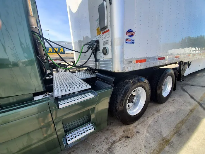 Blue Beacon Truck Wash of Effingham West, IL Picture 9