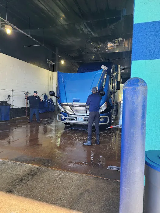 Blue Beacon Truck Wash of Effingham West, IL Picture 4