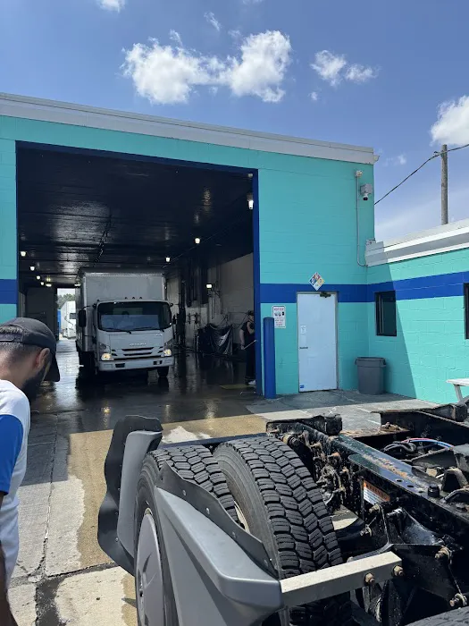 Blue Beacon Truck Wash of Effingham, IL Picture 4