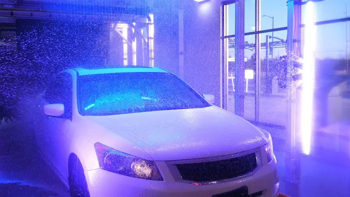 Club Car Wash Picture 4