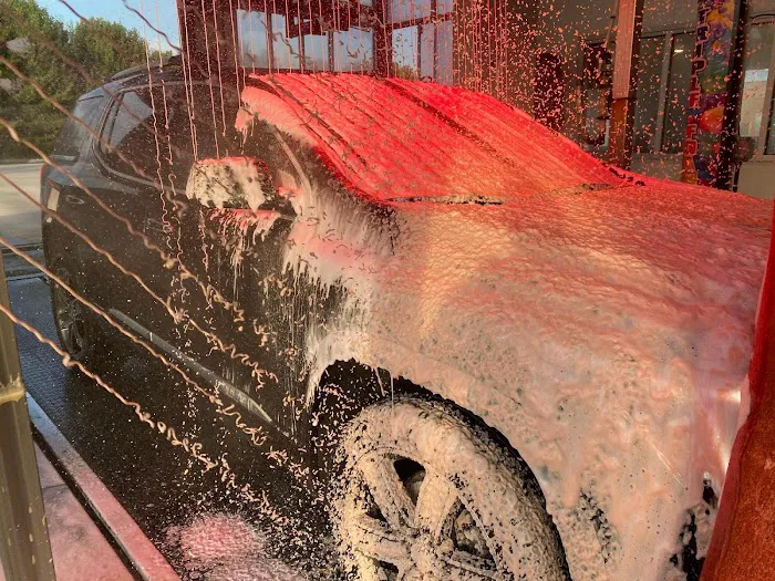 Finish Line Car Wash Picture 1