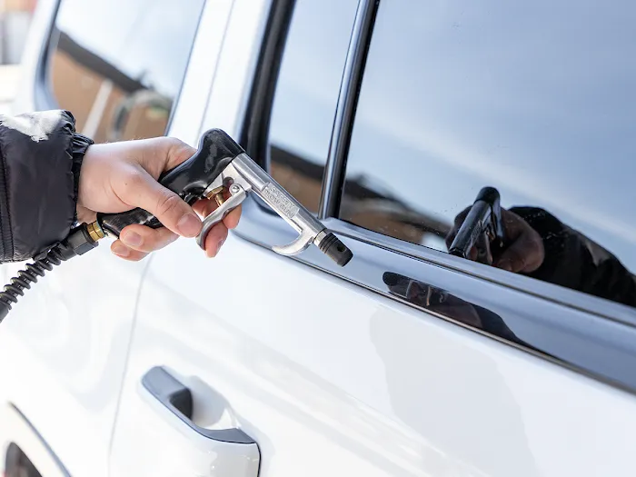 Club Car Wash Picture 4