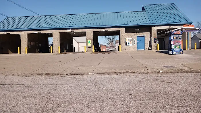 Royal Car Wash Picture 7