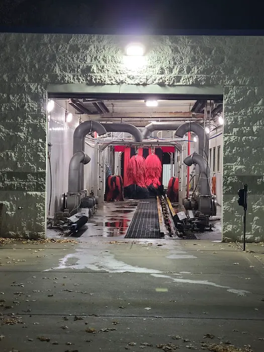 Halo Car Wash Picture 4