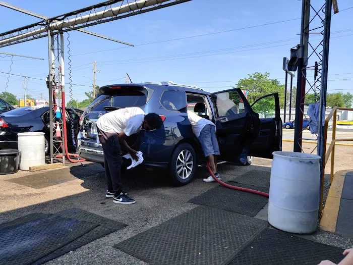 Green Street Car Wash Picture 1