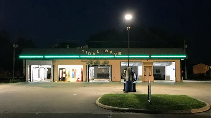 Tidal Wave Car Wash Picture 2