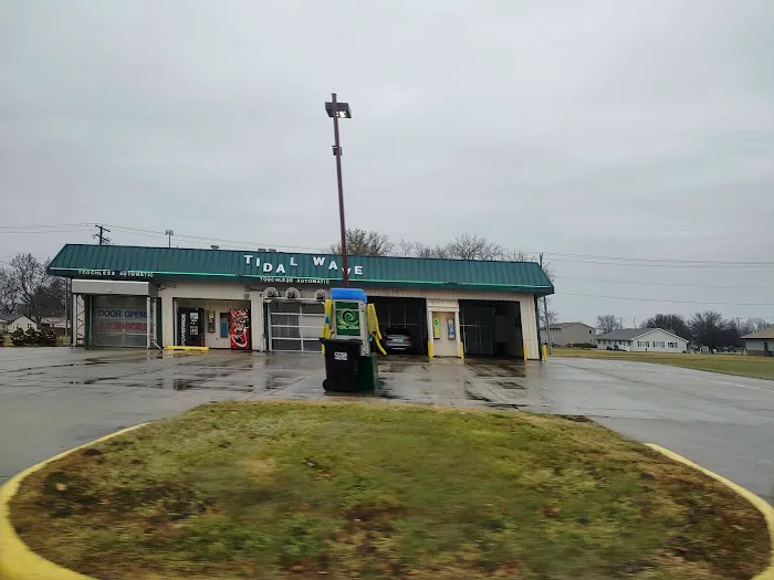 Tidal Wave Car Wash Picture 1