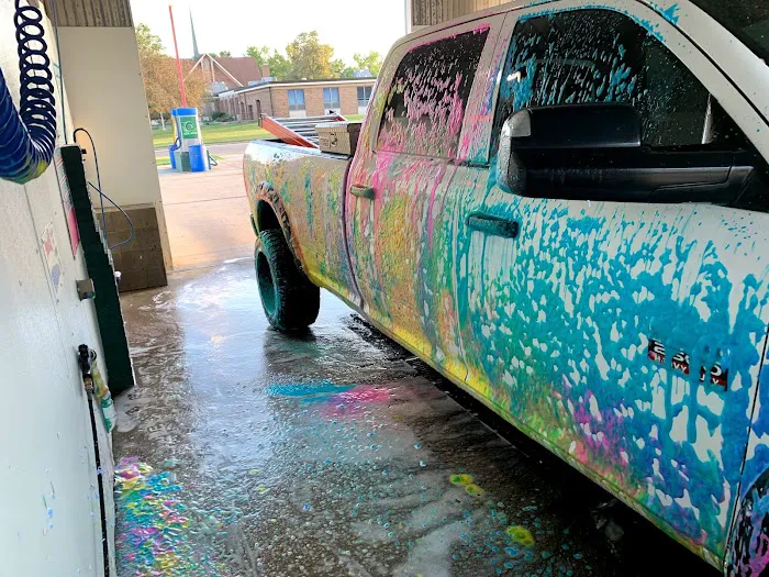 Tidal Wave Car Wash Picture 4
