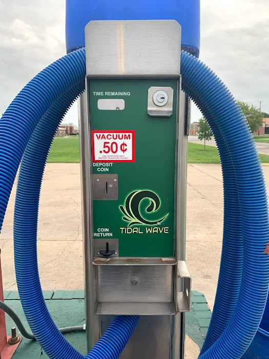 Tidal Wave Car Wash Picture 6