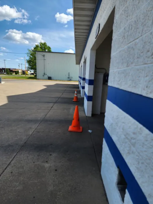 Super Shine Car Wash Picture 4