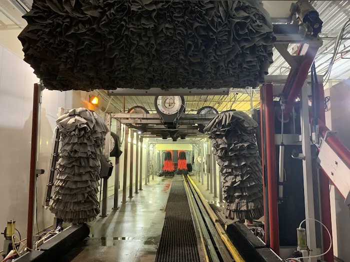 Finish Line Car Wash Picture 4