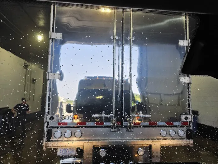 Blue Beacon Truck Wash of Evansville, IN Picture 7