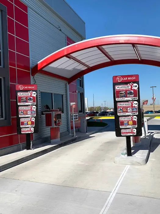 Ultra Car Wash Picture 2