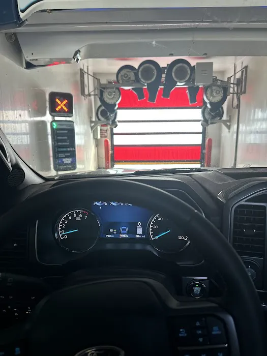 Pit Stop Car Wash Picture 5