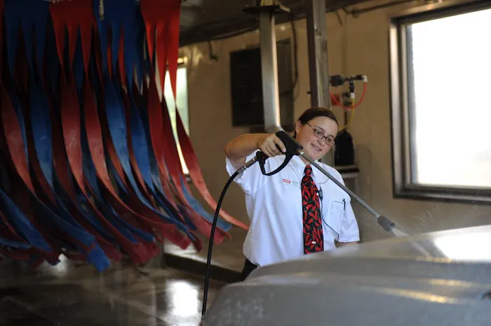 Mike's Carwash Picture 6