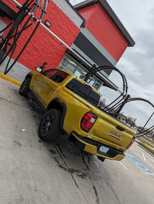 Finish Line Car Wash Picture 9