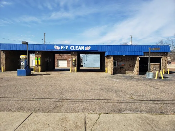 E-Z Clean Car Wash Picture 2