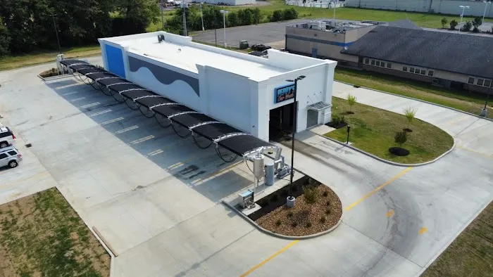 Parrot's Car Wash Picture 2