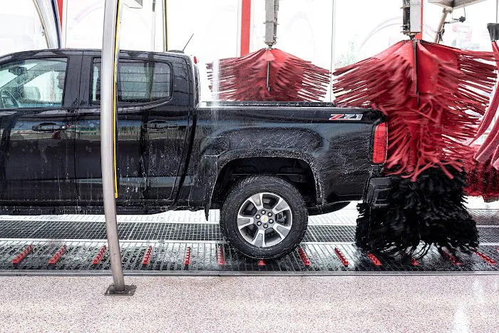 Tommy's Express® Car Wash Picture 6