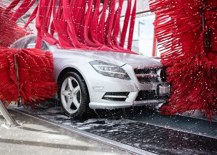 Tommy's Express® Car Wash Picture 7