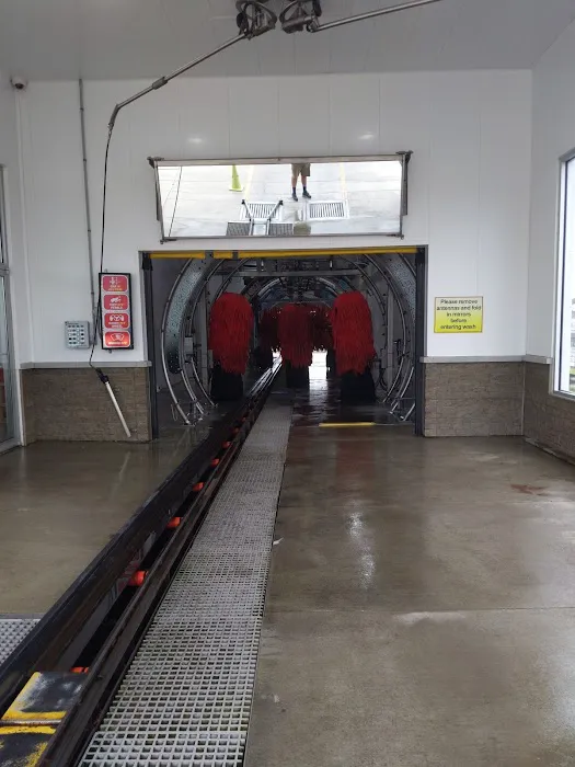 Halo Car Wash Picture 3