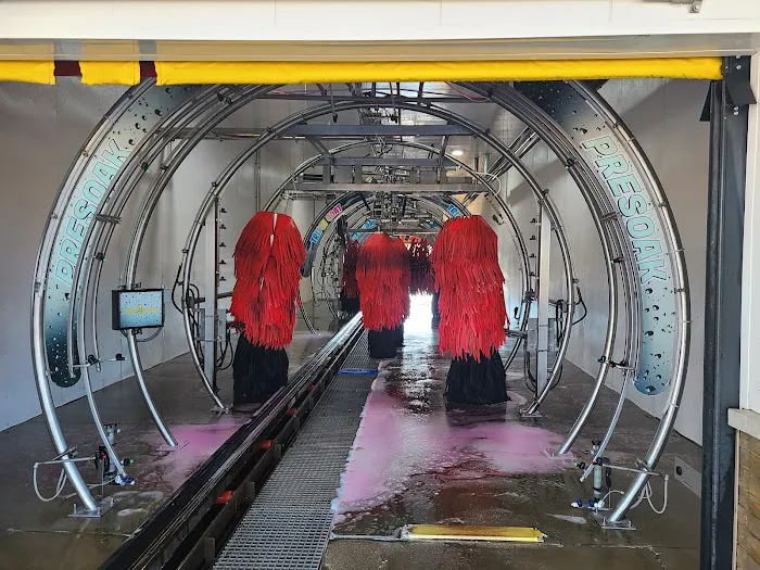 Halo Car Wash Picture 6