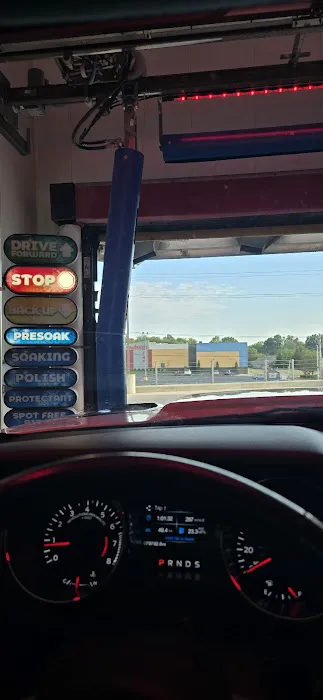 Halo Car Wash Picture 4