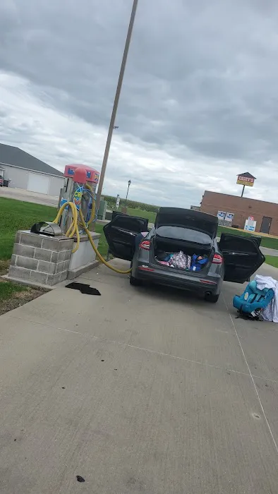 Williamsville Car Wash Picture 4