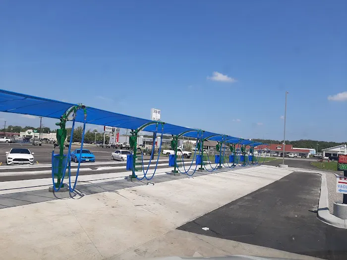 Hurricane Express Car Wash Picture 4