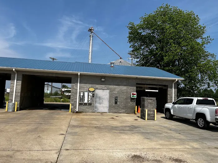 E-Z Clean Car Wash Picture 3