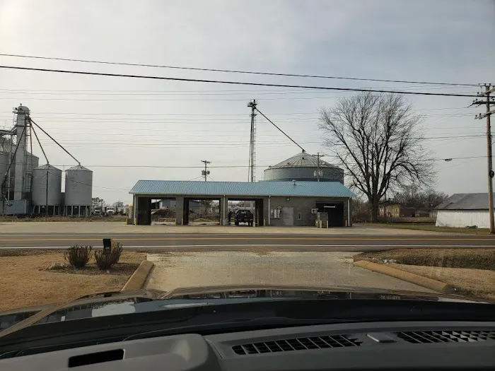 E-Z Clean Car Wash Picture 1