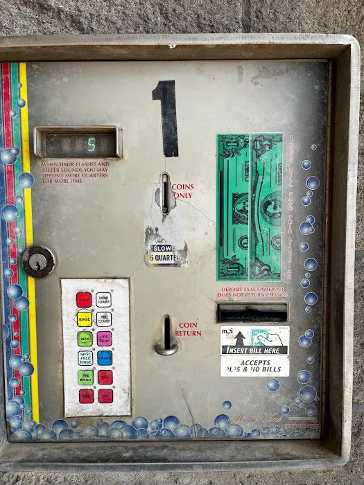 E-Z Clean Car Wash Picture 4