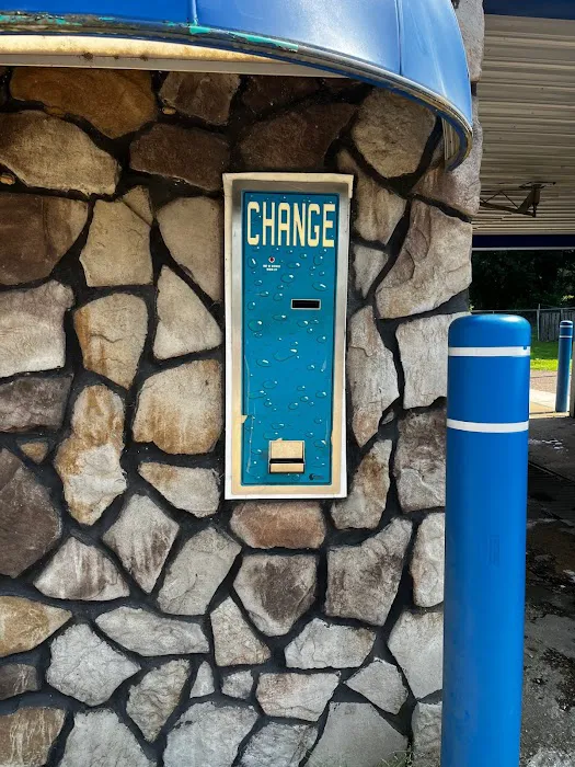 E-Z Clean Car Wash Picture 4