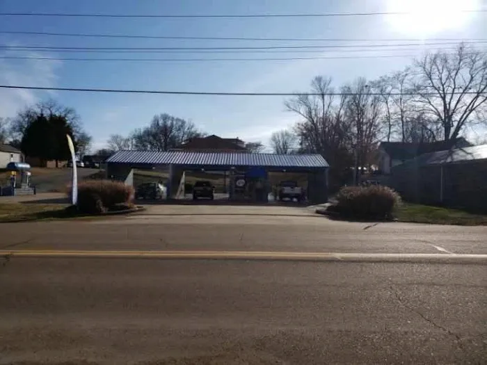 E-Z Clean Car Wash Picture 7